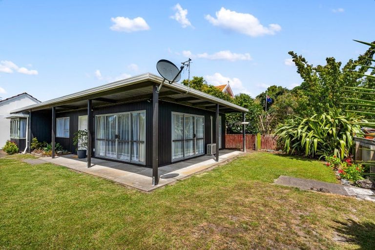 Photo of property in 206 Knight Street, Hastings, 4122