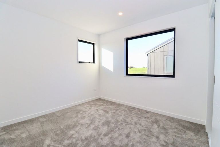 Photo of property in 59 Karaka Village Parade, Karaka, 2580
