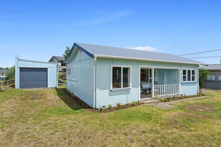 Photo of property in 18 Waimea Road, Waikanae Beach, Waikanae, 5036