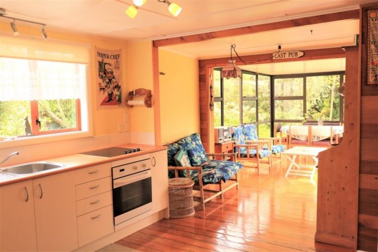 Photo of property in 16 Punga Street, Tangimoana, 4822