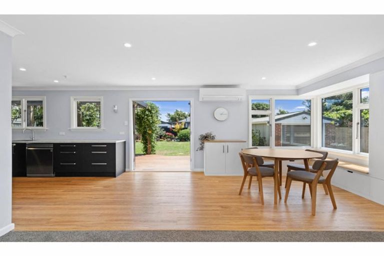 Photo of property in 15 Torquay Place, Bryndwr, Christchurch, 8053