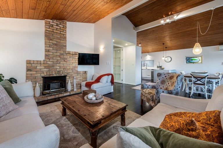 Photo of property in 2/93 Kowhai Road, Mairangi Bay, Auckland, 0630