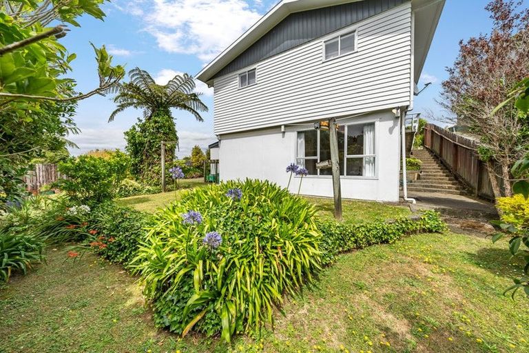 Photo of property in 6 Eastview Grove, Normandale, Lower Hutt, 5010