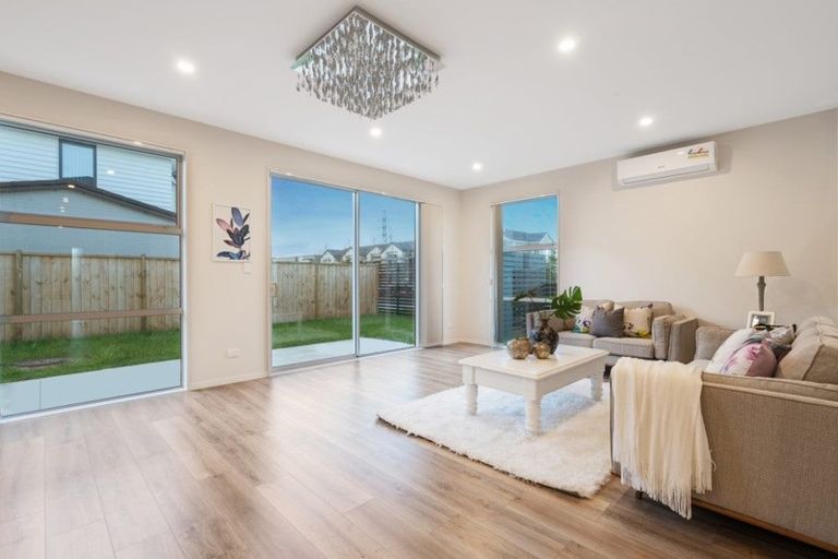 Photo of property in 25 Kauri Heart Avenue, Takanini, 2112