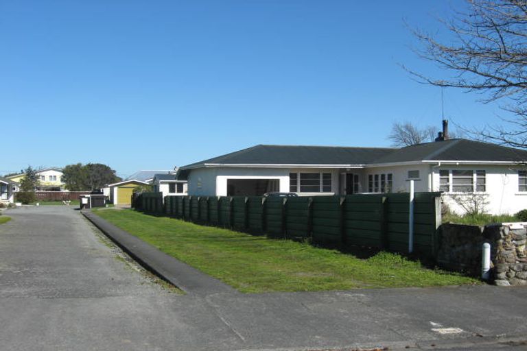 Photo of property in 12 Seddon Street, Carterton, 5713