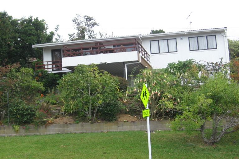 Photo of property in 1/8 Clematis Avenue, Murrays Bay, Auckland, 0630