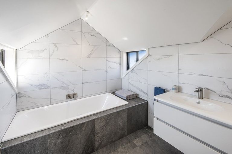 Photo of property in 79a Stanley Point Road, Stanley Point, Auckland, 0624