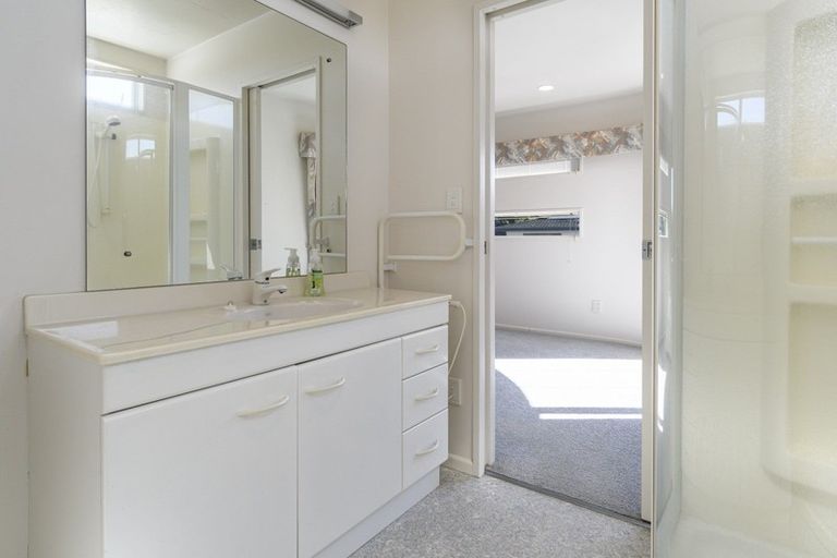 Photo of property in 10 Ashwood Grove, Omokoroa, 3114