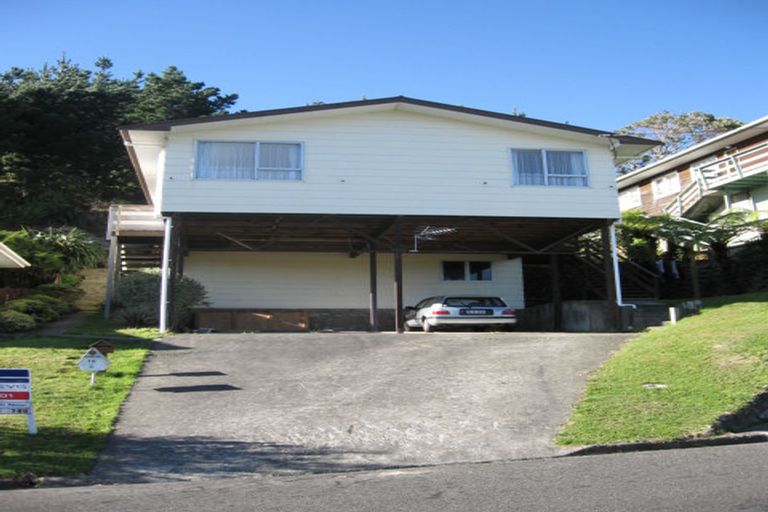 Photo of property in 15a Castle Crescent, Stokes Valley, Lower Hutt, 5019