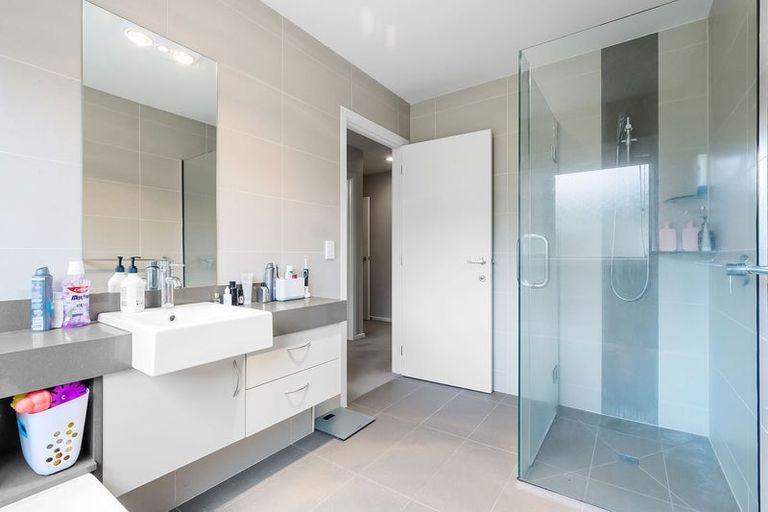 Photo of property in 10 Parawera Drive, Acacia Bay, Taupo, 3330