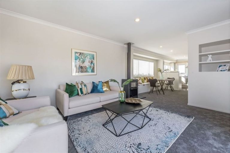 Photo of property in 69 Buscomb Avenue, Henderson, Auckland, 0610