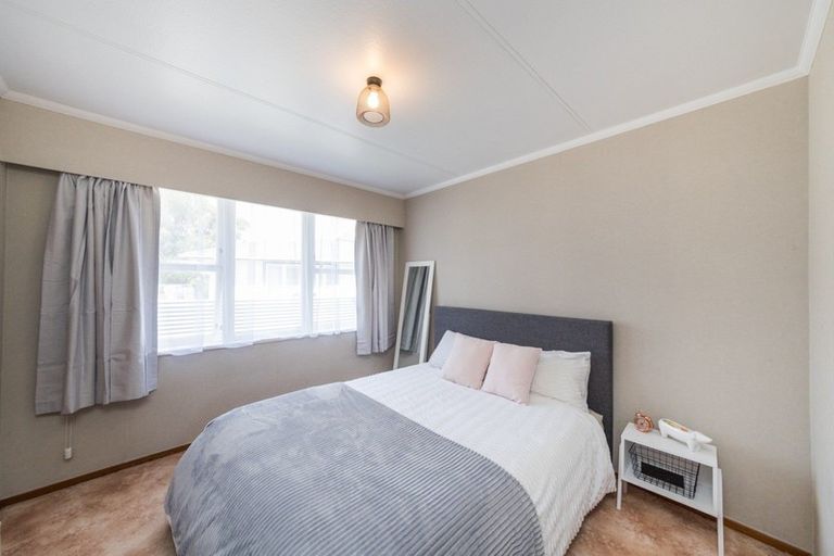 Photo of property in 17 Tararua Terrace, Cloverlea, Palmerston North, 4412