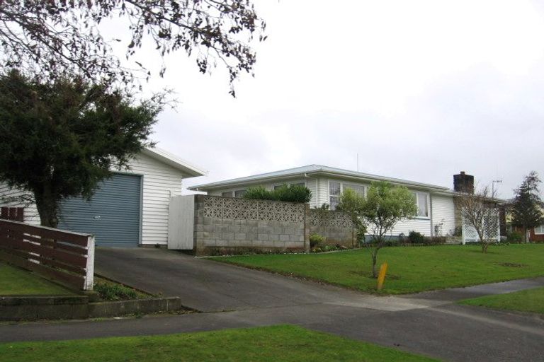 Photo of property in 10 Wairau Place, Kelvin Grove, Palmerston North, 4414