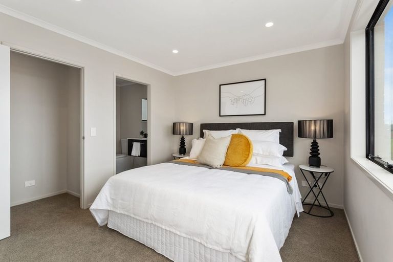 Photo of property in 4/4 Onekiritea Road, Hobsonville, Auckland, 0616