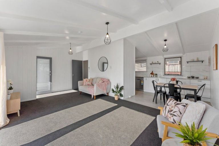 Photo of property in 60 Norana Road, Timberlea, Upper Hutt, 5018