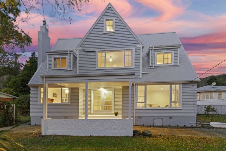 Photo of property in 117 Horoeka Street, Stokes Valley, Lower Hutt, 5019