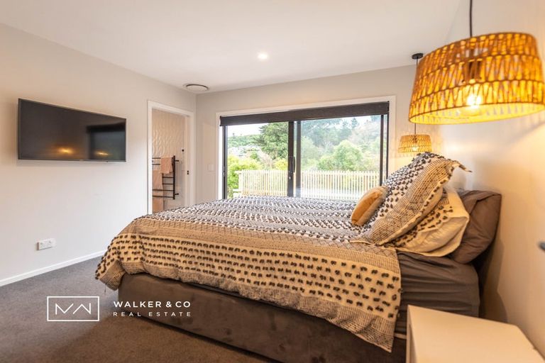 Photo of property in 2 Nikau Lane, Timberlea, Upper Hutt, 5018