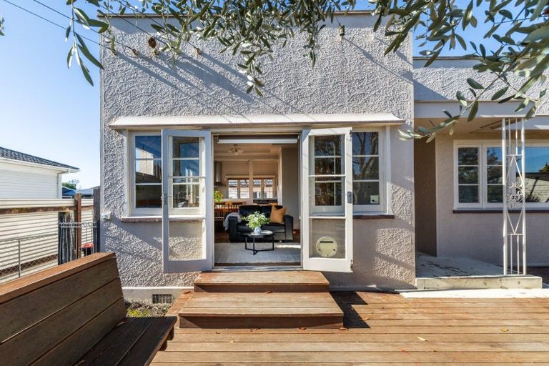 Photo of property in 33 Avondale Road, Taradale, Napier, 4112