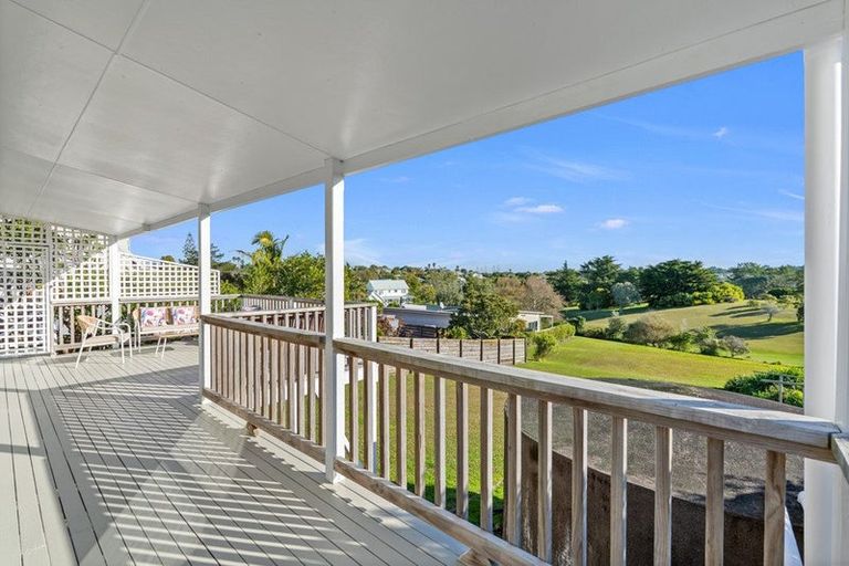 Photo of property in 31 Shakespear Road, Army Bay, Whangaparaoa, 0930