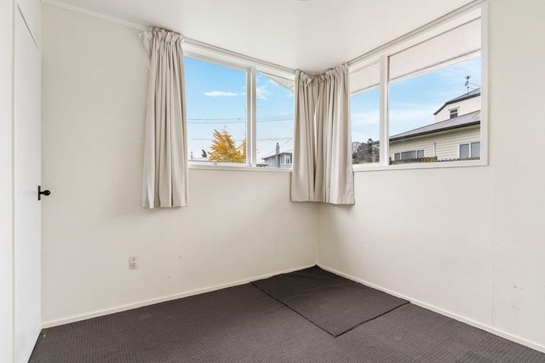 Photo of property in 1 Rickards Place, New Lynn, Auckland, 0600
