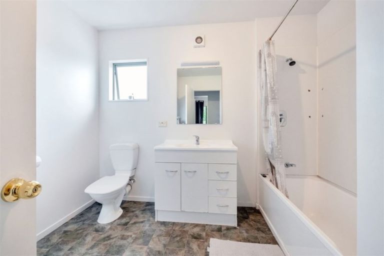 Photo of property in 121b Sunnyside Road, Sunnyvale, Auckland, 0612