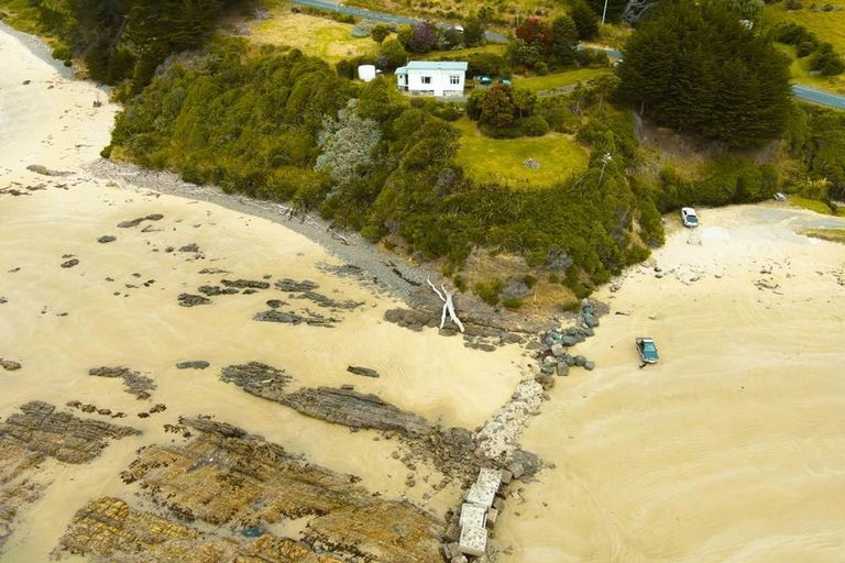 Photo of property in 523 The Nuggets Road, Ahuriri Flat, Kaka Point, 9271