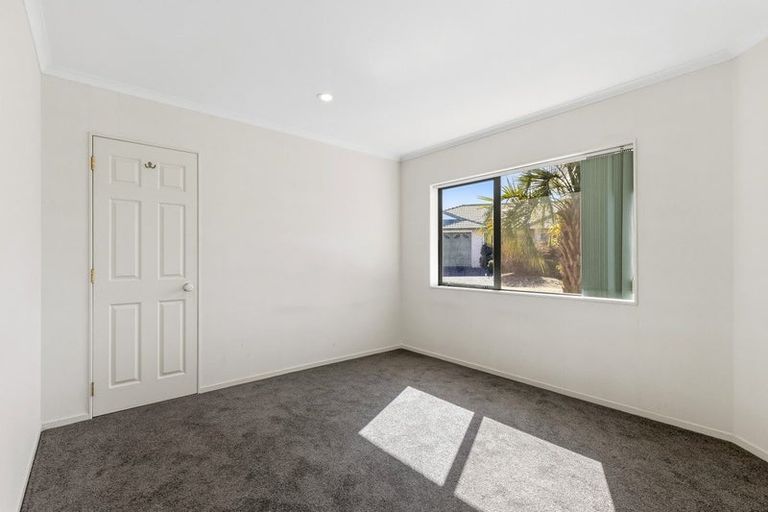 Photo of property in 53 Kath Hopper Drive, Orewa, 0931