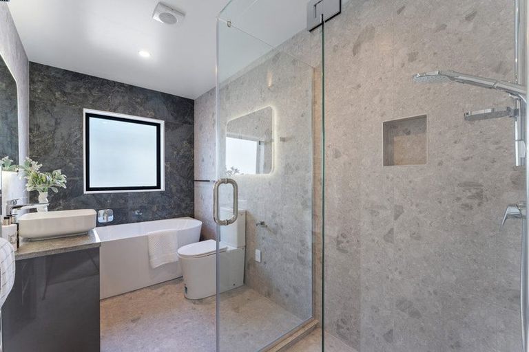 Photo of property in 7 Picnic Point Road, Hobsonville, Auckland, 0616