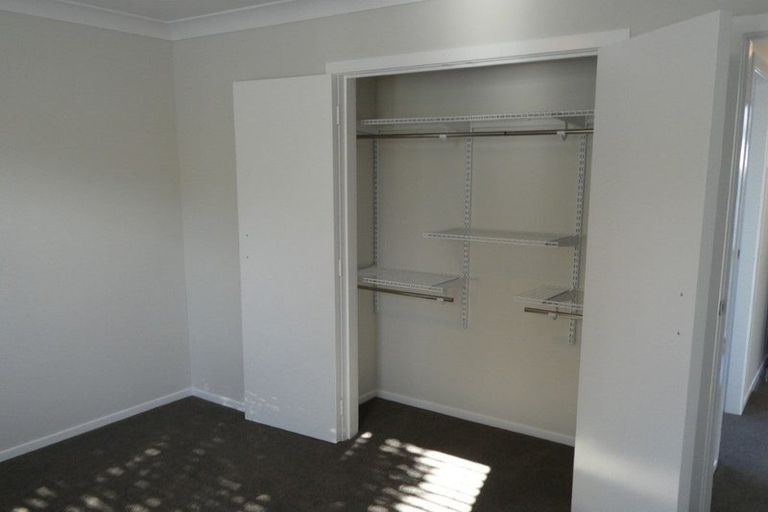 Photo of property in 20b Chetwode Grove, Newlands, Wellington, 6037