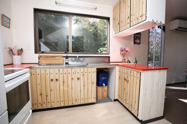 Photo of property in 6b Spencer Place, Merrilands, New Plymouth, 4312