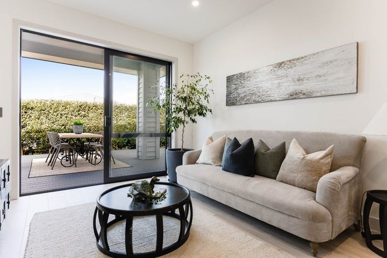 Photo of property in 32 Grut Greens, Silverdale, 0932