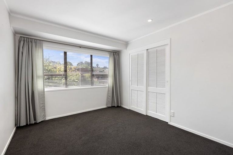 Photo of property in 20 Sandiacre Way, Browns Bay, Auckland, 0630