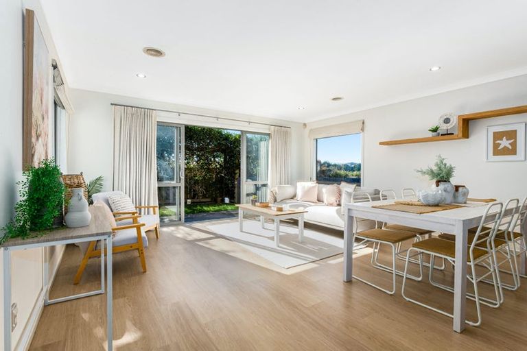 Photo of property in 5 Tongariro Drive, Aotea, Porirua, 5024