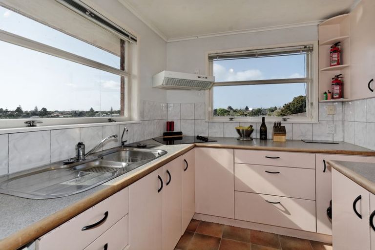 Photo of property in 2 Pamela Place, New Lynn, Auckland, 0600