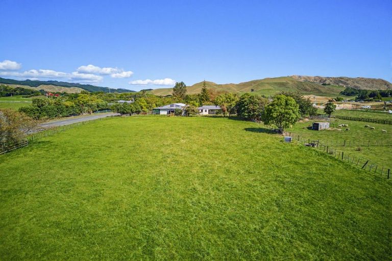 Photo of property in 63 South Manakau Road, Manakau, Otaki, 5583