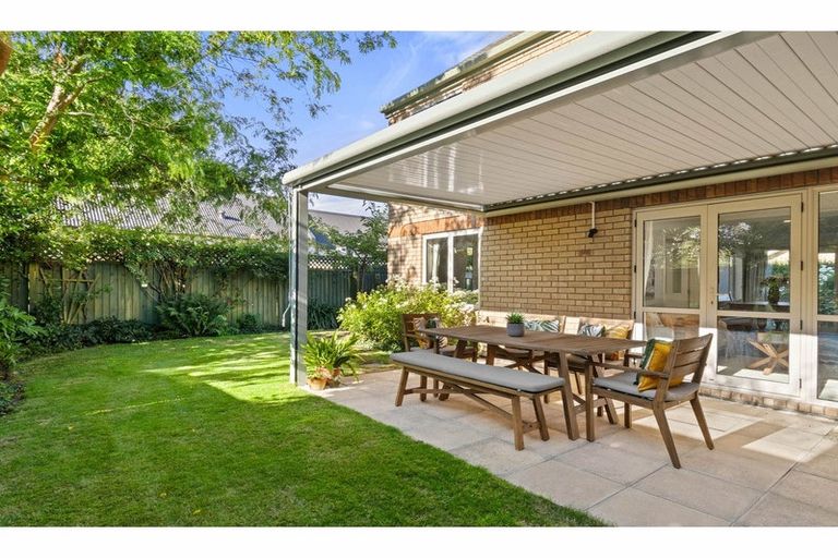 Photo of property in 17 Acorn Close, Waltham, Christchurch, 8023