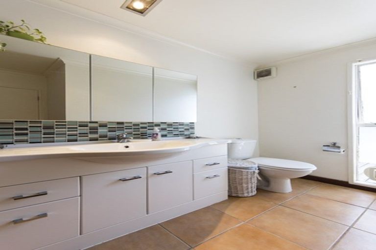 Photo of property in 48 View Ridge Drive, Ranui, Auckland, 0612