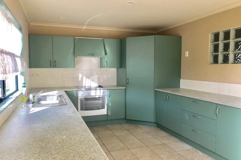 Photo of property in 39 Makora Road, Massey, Auckland, 0614