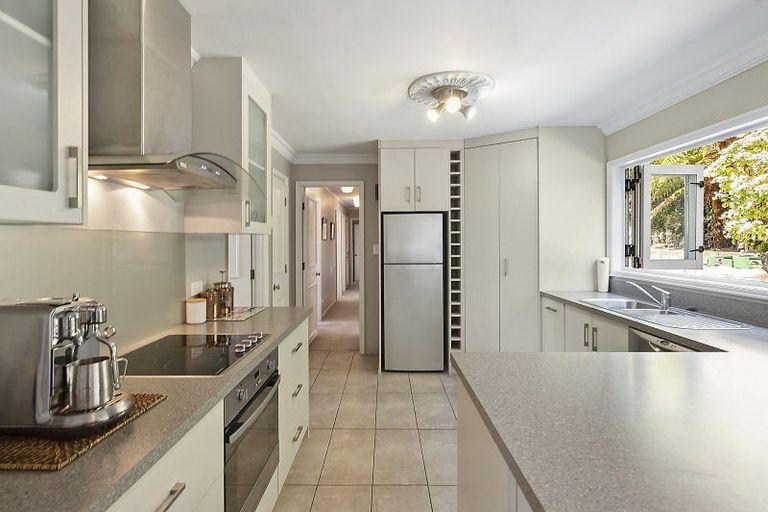 Photo of property in 7 Krissell Place, Acacia Bay, Taupo, 3330