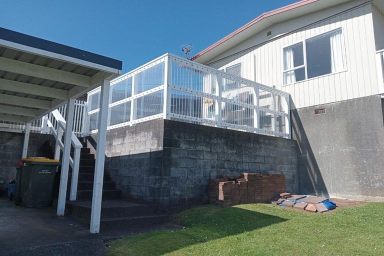 Photo of property in 39a Simons Street, Moturoa, New Plymouth, 4310
