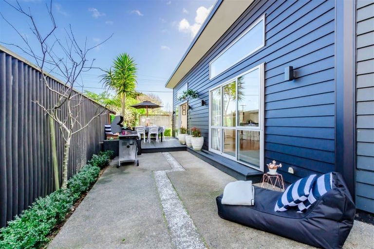Photo of property in 1b Winara Avenue, Waikanae, 5036