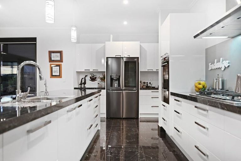 Photo of property in 7 Shillingford Boulevard, Rolleston, 7615