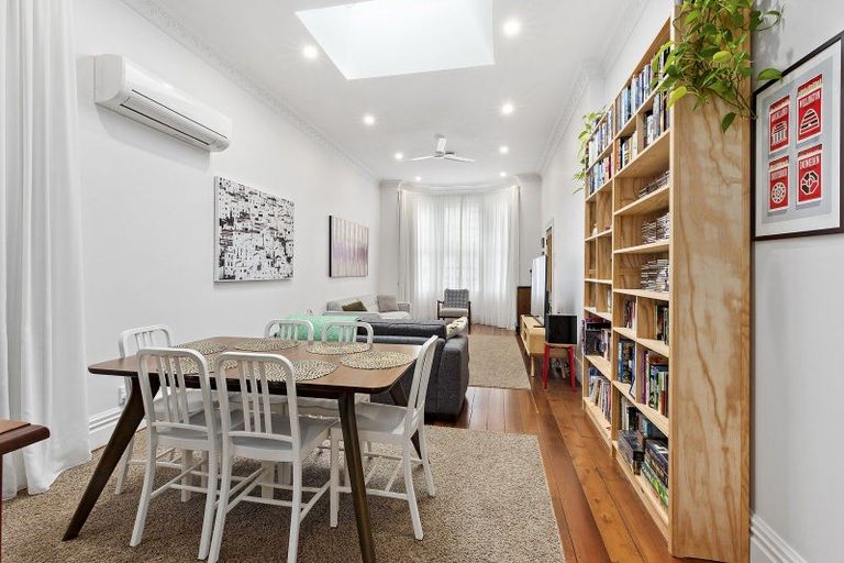 Photo of property in 17 Myrtle Crescent, Mount Cook, Wellington, 6021