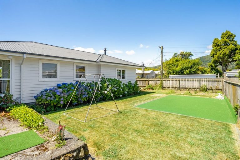 Photo of property in 67 Whites Line East, Waiwhetu, Lower Hutt, 5010