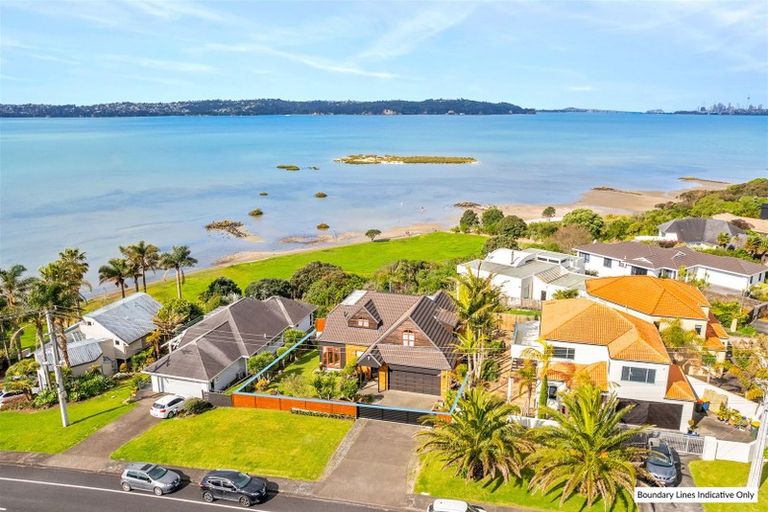 Photo of property in 124 Beach Road, Te Atatu Peninsula, Auckland, 0610