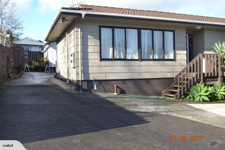 Photo of property in 9 Edgware Road, West Harbour, Auckland, 0618