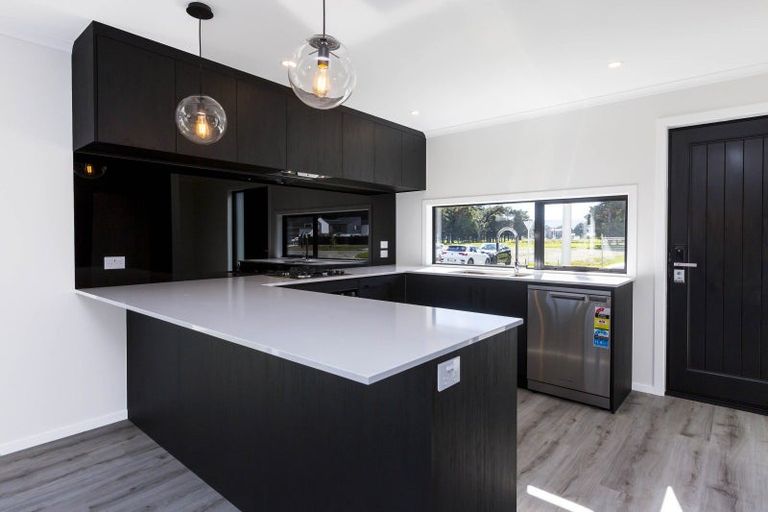 Photo of property in 11 Mawai Hakona Drive, Wallaceville, Upper Hutt, 5018