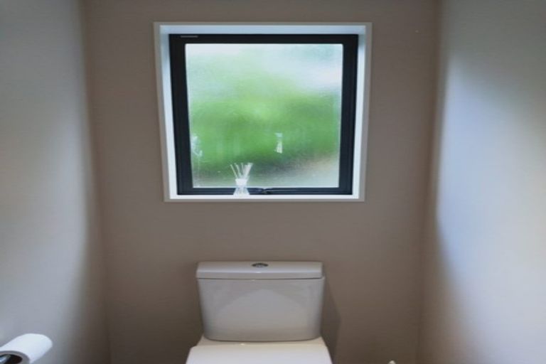 Photo of property in 5 Waldorf Crescent, Orewa, 0931