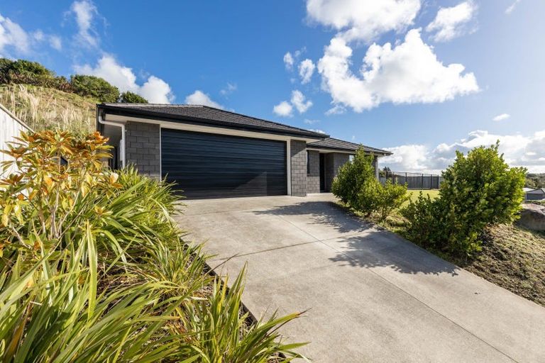 Photo of property in 43 Magnolia Drive, Westown, New Plymouth, 4310