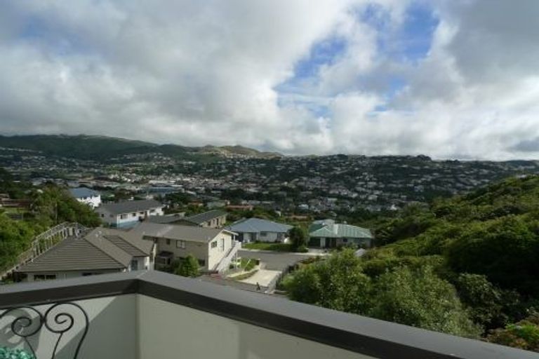 Photo of property in 80c Stewart Drive, Newlands, Wellington, 6037